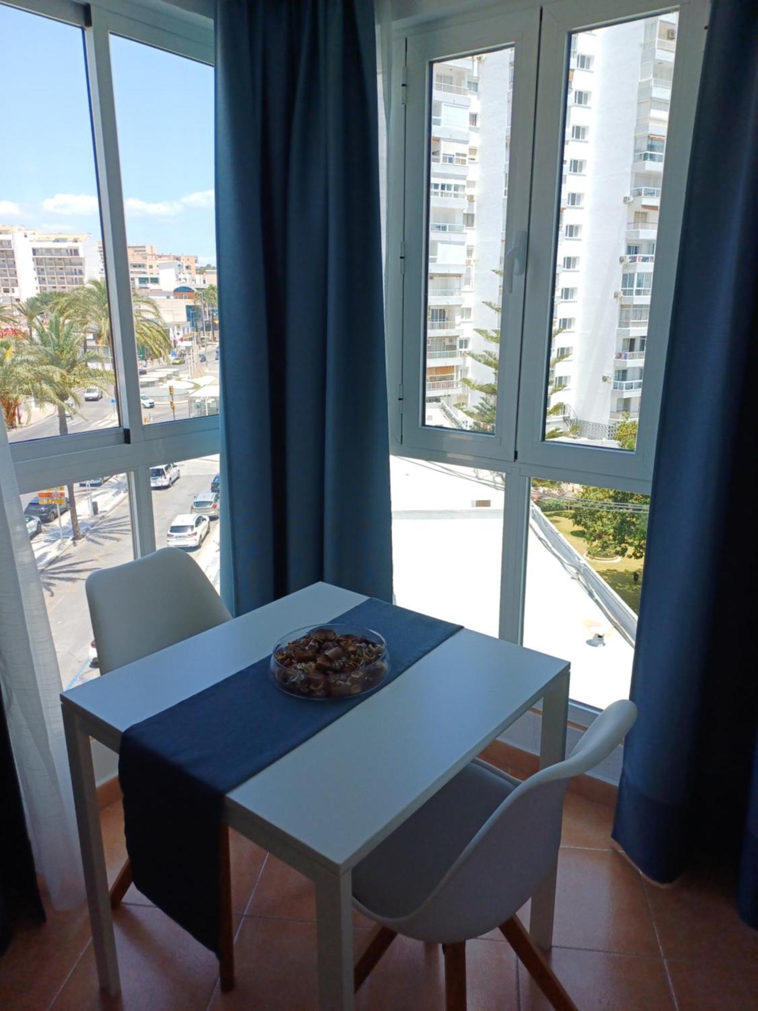 Luminoso Estudio Muy Cerca De La Playa Apartment Benalmadena Luaran gambar