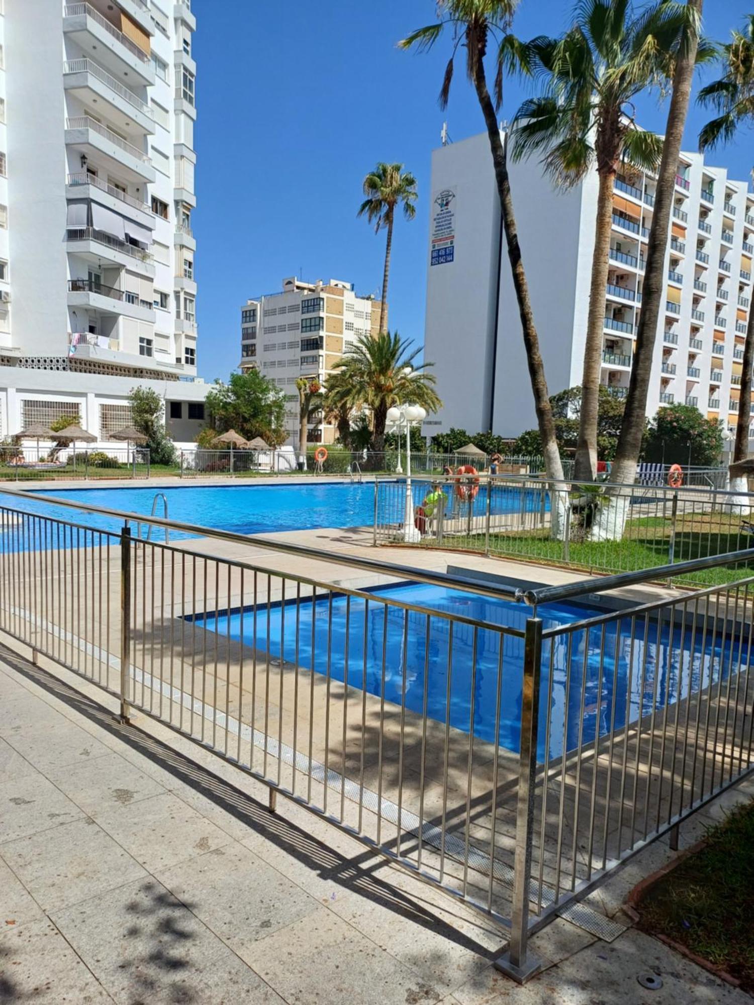 Luminoso Estudio Muy Cerca De La Playa Apartment Benalmadena Luaran gambar